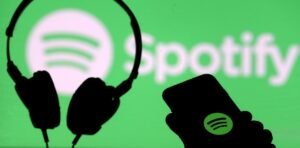 Creó música con IA, usó bots y estafó por 8 millones de dólares a Spotify, Apple, YouTube y Amazon