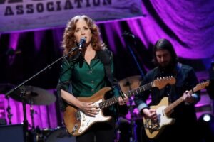 Bonnie Raitt Extends Her 2026 North American Tour Again